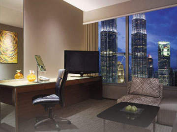 Traders Hotel KL suite with Twin Towers view