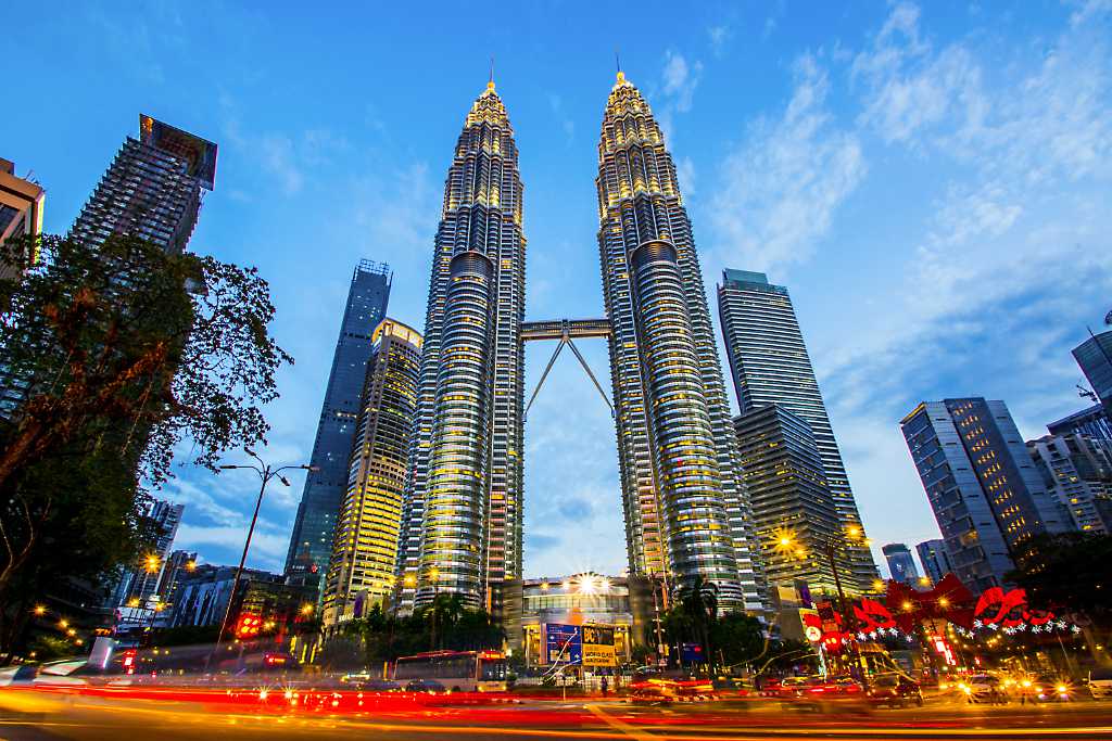 Kuala Lumpur Twin Towers by Mohd Jon Ramlan on unsplash.com/photos/N2SKNqLcgr0