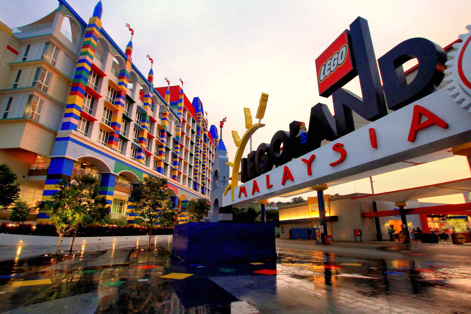 How to travel by bus to Legoland from Singapore