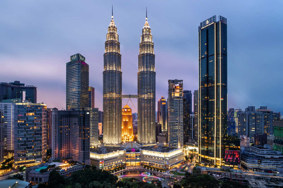 Kuala Lumpur, Malaysia by Esmonde Yong unsplash.com/photos/-9B08uduMyY